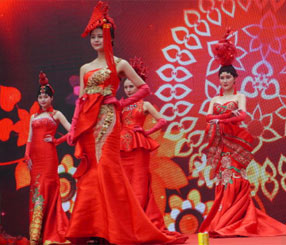 模特——中国红元素